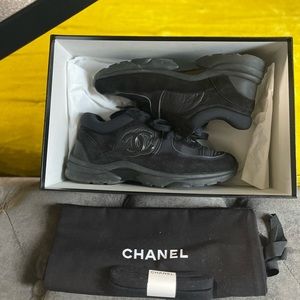 Chanel sneaker black 39